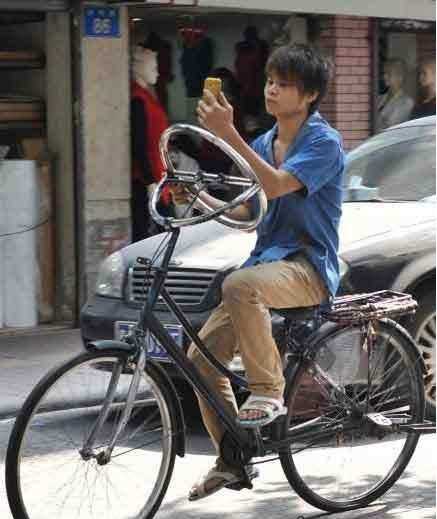 大哥这车哪买的那么强大人物gif搞笑图片