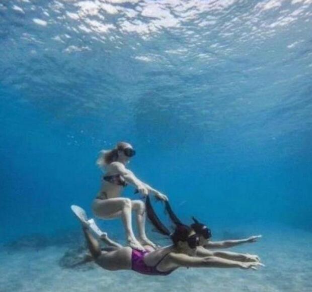 双马尾，我们走人物gif搞笑图片