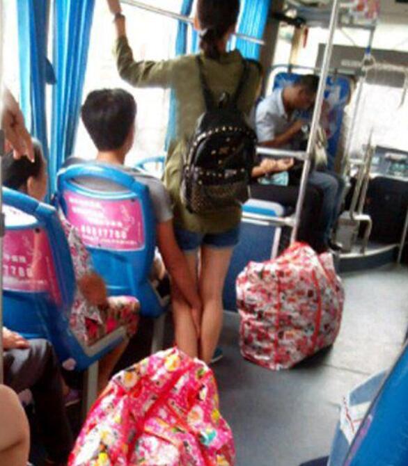 目测手感一定很好人物gif搞笑图片