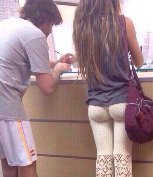 去办业务看到的背影人物gif搞笑图片