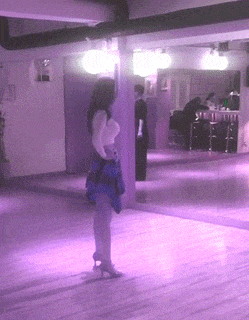 有这样的舞伴，你还愁练不好拉丁舞吗人物gif搞笑图片