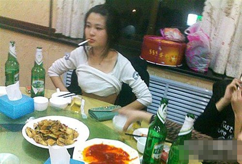 这才是极品女汉子人物gif搞笑图片