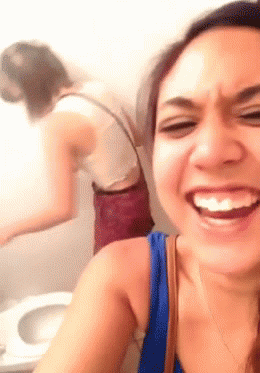 幸灾乐祸，有这样的闺蜜也太不地道了人物gif搞笑图片