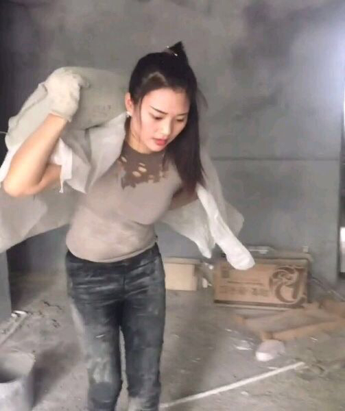 既锻炼身体又赚了钱人物gif搞笑图片