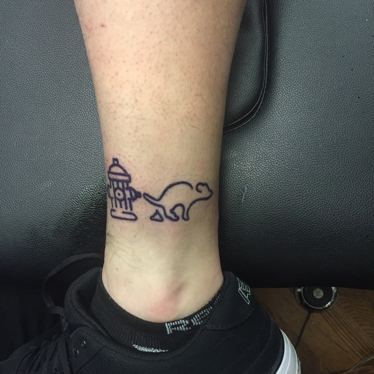 妹子，你这个纹身不简单啊人物gif搞笑图片