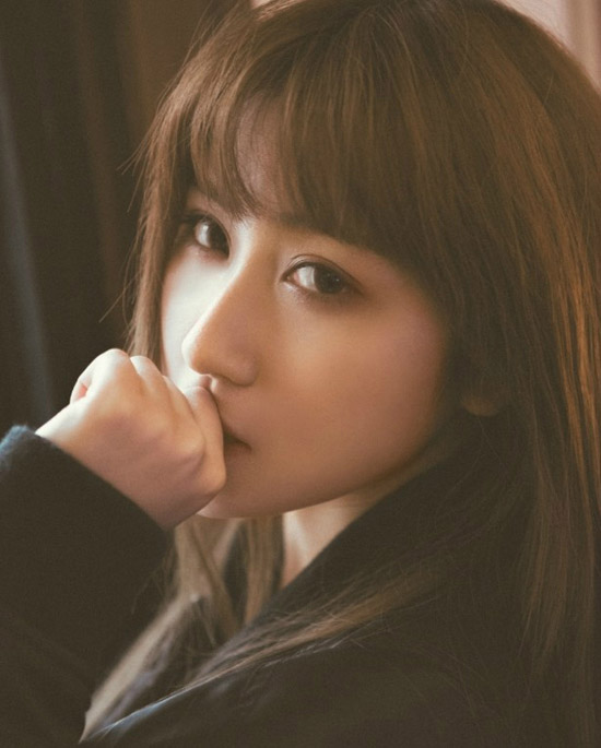 多愁善感的邻家妹妹人物gif搞笑图片