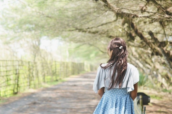 最美背影女孩。。。人物gif搞笑图片