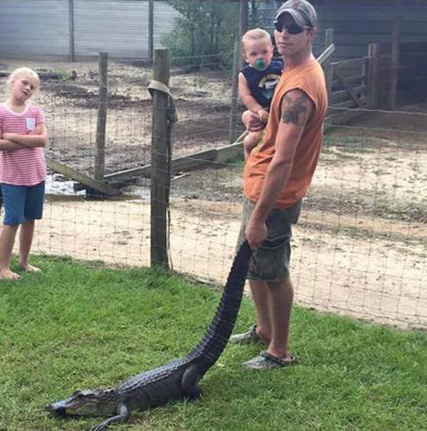 这一家子有点奇怪人物gif搞笑图片