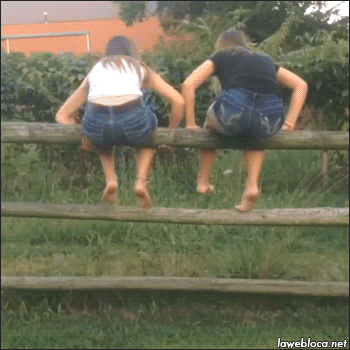 美女脑袋都撞晕了人物gif搞笑图片