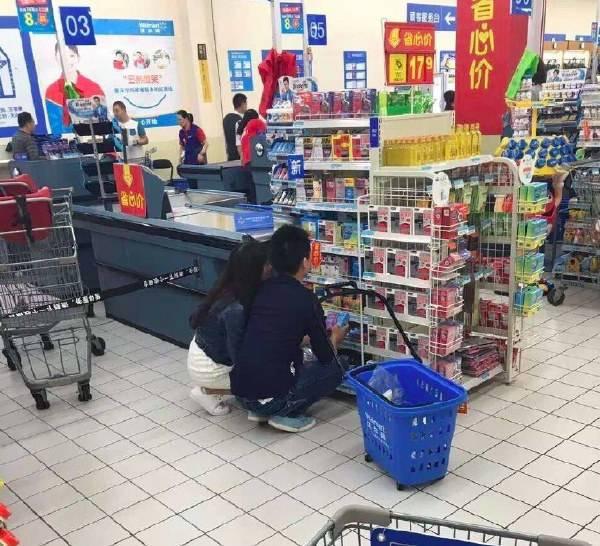 最虐狗秀恩爱方式人物gif搞笑图片