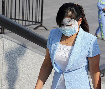 这位大姐为防晒真是做足了功课人物gif搞笑图片