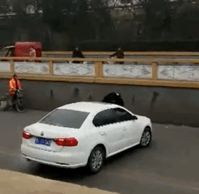 都别挡我，我是蜘蛛侠人物gif搞笑图片