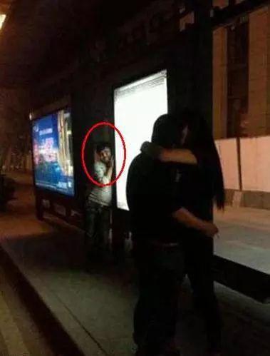 远处的骚年有点骚人物gif搞笑图片