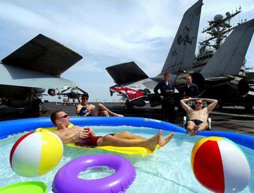 男人们的悠闲生活人物gif搞笑图片