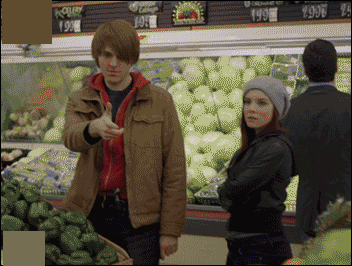 我仿佛听见大妈的尖叫声了。。。人物gif搞笑图片