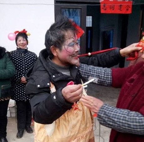 儿子结婚一家遭殃人物gif搞笑图片