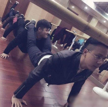 这是练的什么功？人物gif搞笑图片