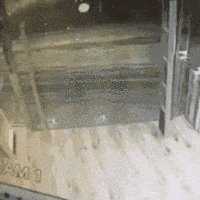 妹子 你这么着急干嘛呢？人物gif搞笑图片