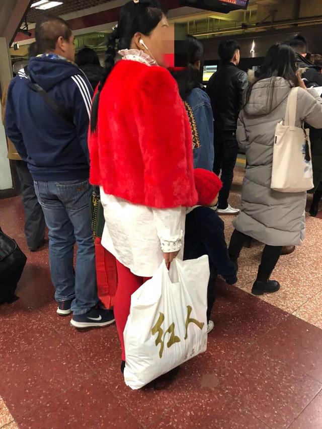 属实红人物gif搞笑图片