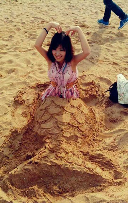 美人鱼上岸了人物gif搞笑图片