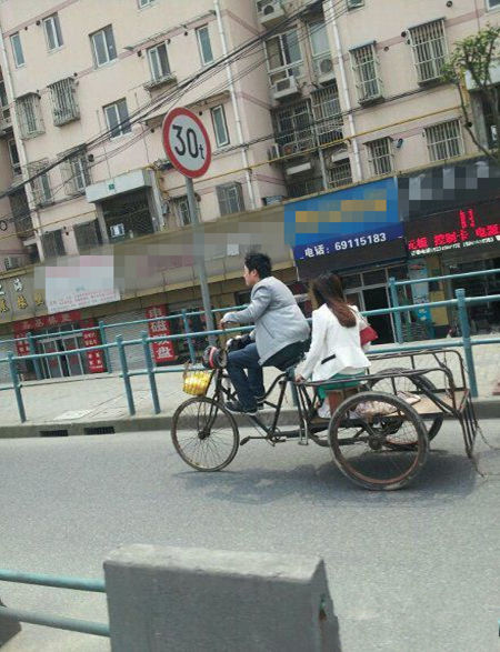 我不会告诉你，今天收废品收到了个妹子人物gif搞笑图片