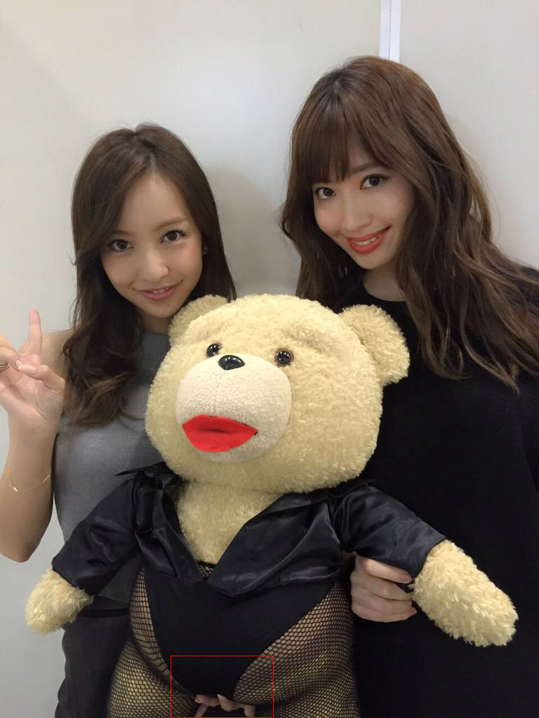 妹子手放尊重点人物gif搞笑图片