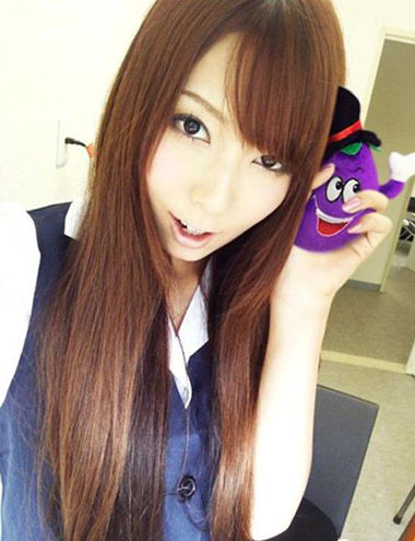 身边的女同事说她很面熟，是谁啊？人物gif搞笑图片