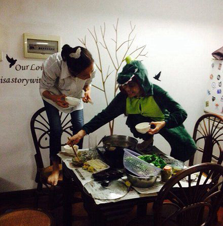 吃货女汉子的平常一餐人物gif搞笑图片