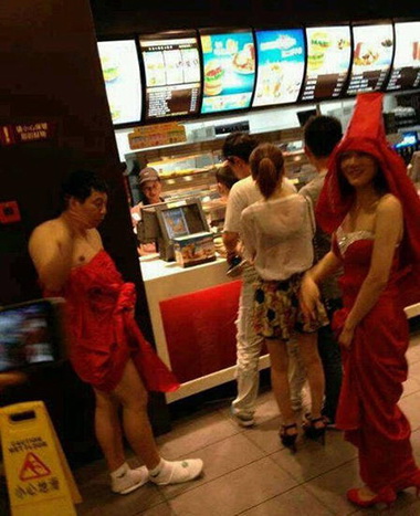 奇葩年年有，今年特别多~人物gif搞笑图片