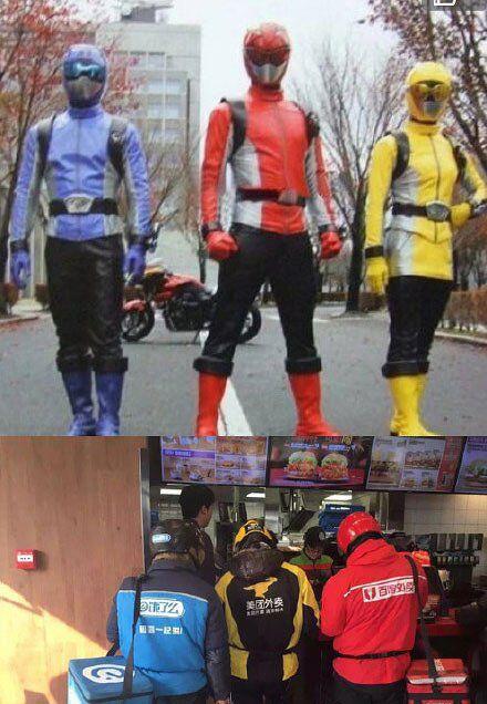 他们曾经走散了，后来又相聚在一起了人物gif搞笑图片