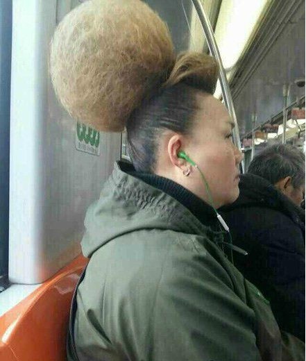 棉花糖都吃到头上来了？人物gif搞笑图片