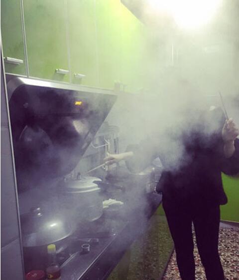 媳妇做饭，宛如仙境人物gif搞笑图片