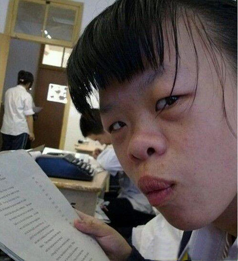 发妹纸了，快来领啊！人物gif搞笑图片