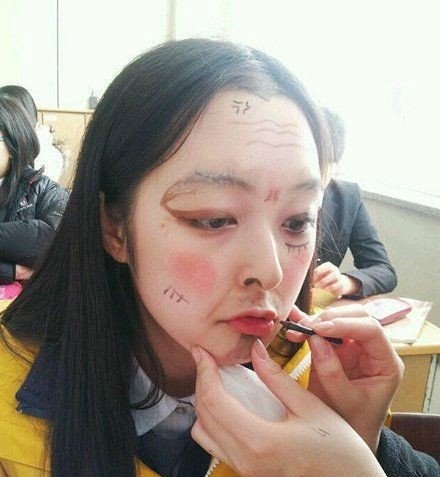 她一定是嫉妒我的美貌人物gif搞笑图片