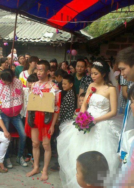 新郎都被整哭了，你们还要闹哪样人物gif搞笑图片