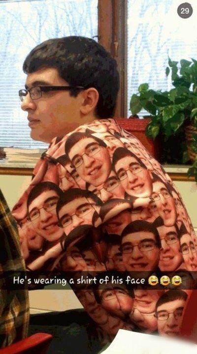 分享一个自恋狂！人物gif搞笑图片