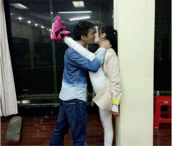 这样练劈腿更有效人物gif搞笑图片