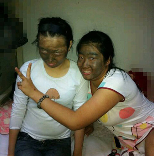 姑娘这是经历了什么，脸搞成这模样人物gif搞笑图片