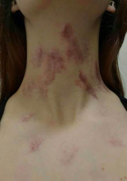 妹子，草莓印种过头了吧！人物gif搞笑图片