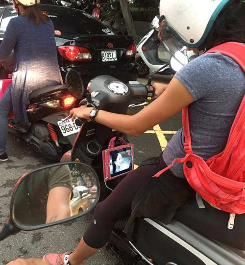 这追剧追的，命都不要了人物gif搞笑图片