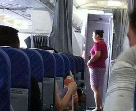 特价机票的待遇人物gif搞笑图片