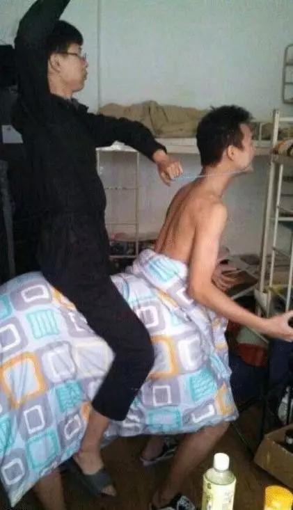 套马杆的汉子你威武雄壮人物gif搞笑图片