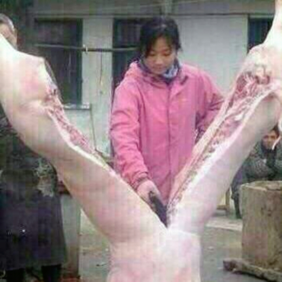 彪悍的妹子就问你敢惹么？人物gif搞笑图片