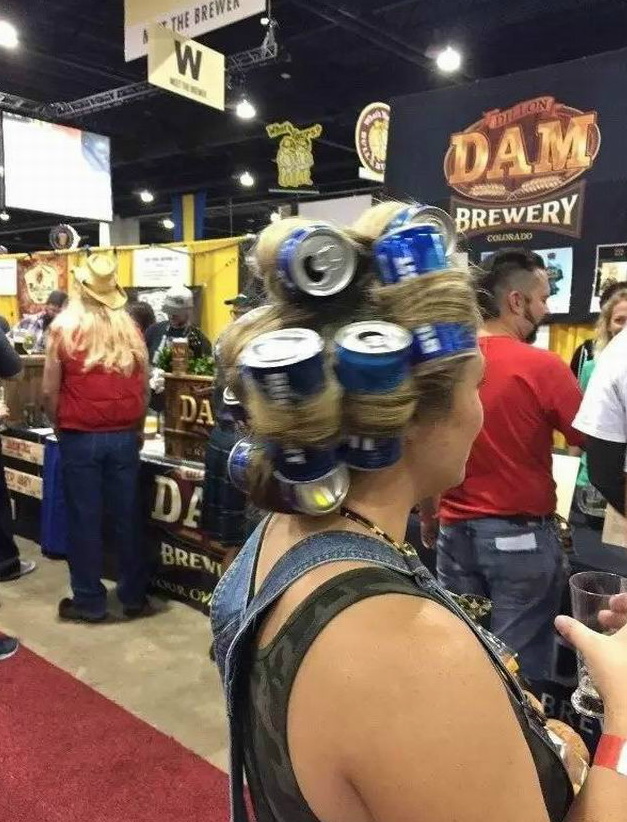 大妈你这是要烫个大卷吗？人物gif搞笑图片