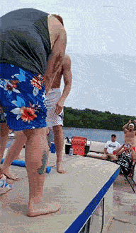 蠢猪一样的队友人物gif搞笑图片