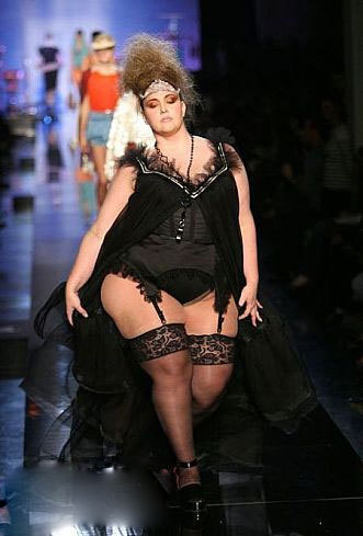 雷死人的彪悍老外人物gif搞笑图片