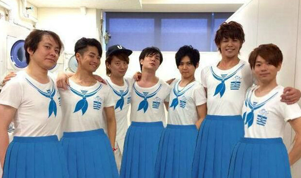 听说男人都喜欢制服诱惑？人物gif搞笑图片