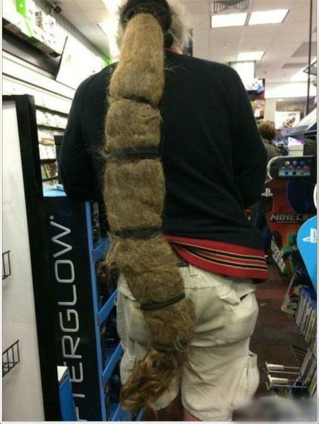 留个辫子不容易人物gif搞笑图片