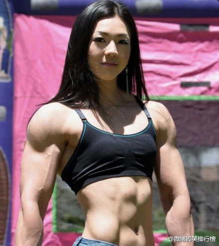 网曝清纯萝莉脸逆天配魔鬼肌肉身亮瞎双眼人物gif搞笑图片