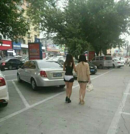 妹纸赶上新潮流人物gif搞笑图片